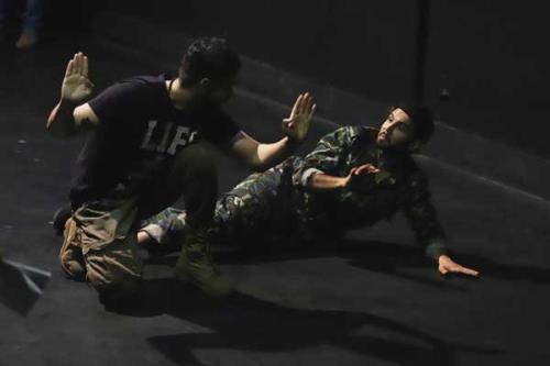 پیک نیک در میدان جنگ به تئاتر آبان رسید