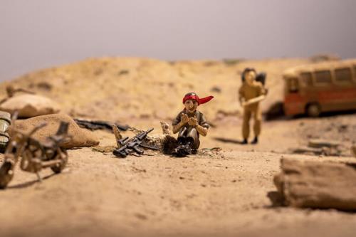 نمایشی با ۷۰ بازیگر ۶ سانتی متری!