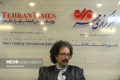 کارگردان در آغوش درخت سراغ آبی روشن می رود