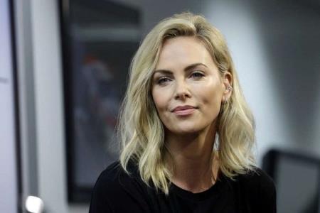 شارلیز ترون جایزه یك عمر دستاورد حرفه ای دریافت می كند