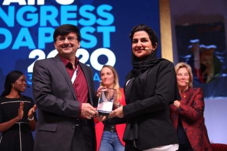 دریافت جایزه نماینده ایران در جشنواره جهانی ایپس