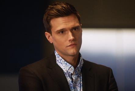 اخراج بازیگر سریال فلش برای انتشار توییت های نژادپرستانه