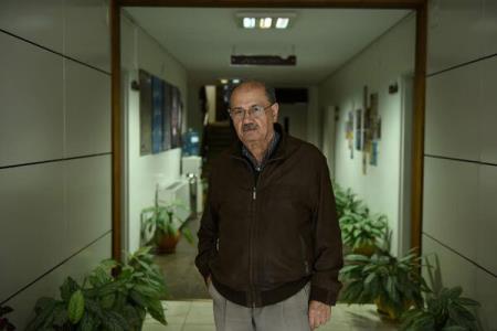 پیكر منوچهر طیاب جمعه در وین به خاك سپرده می شود