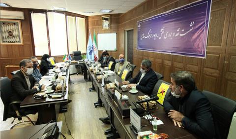 گوینده رادیو به هیچ وجه از زبان گونه استفاده نكند