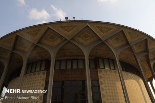 ایوب خان چراغ اجراهای تئاتر شهر را روشن می كند